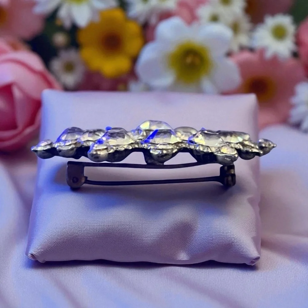 Vintage and Elegant Silver Crystal Brooch